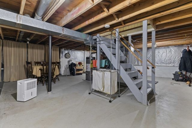 28 Spring St, Webster, MA 01570