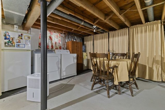 28 Spring St, Webster, MA 01570
