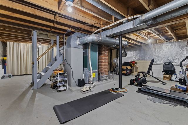 28 Spring St, Webster, MA 01570