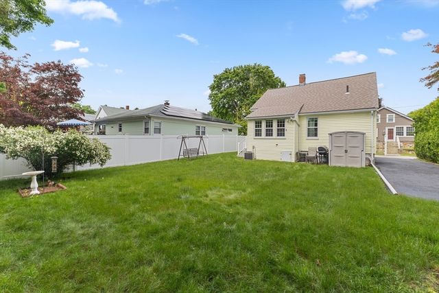 28 Spring St, Webster, MA 01570