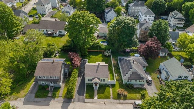 28 Spring St, Webster, MA 01570