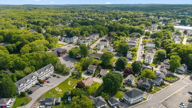 28 Spring St, Webster, MA 01570