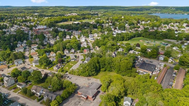 28 Spring St, Webster, MA 01570