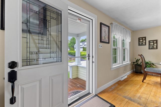 28 Spring St, Webster, MA 01570