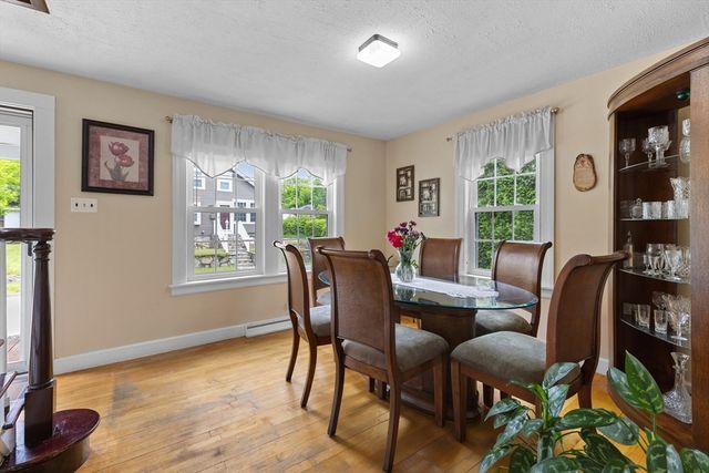 28 Spring St, Webster, MA 01570