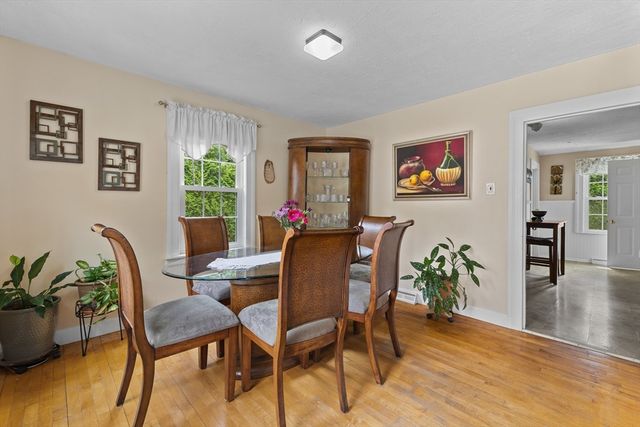 28 Spring St, Webster, MA 01570
