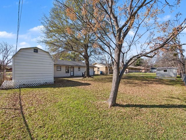 1425 Crestview Drive, Kaufman, TX 75142