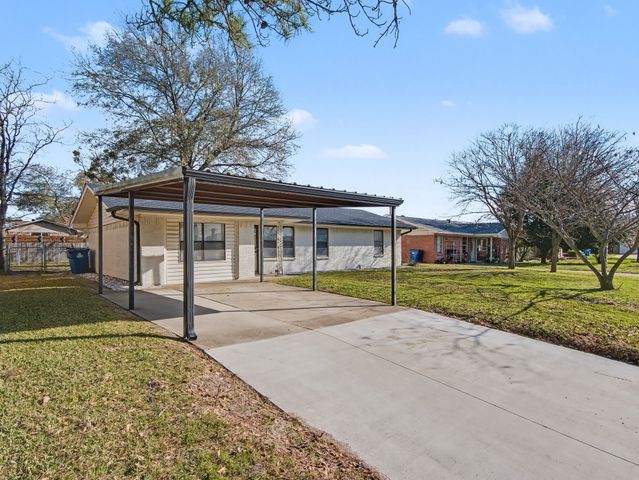 1425 Crestview Drive, Kaufman, TX 75142