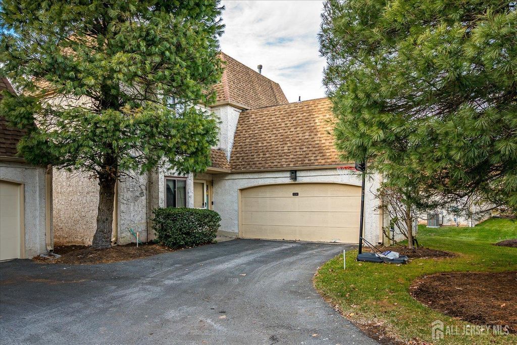 28 Nicole Terrace, Edison, NJ 08820