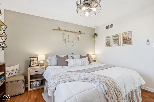 25 Forest Ridge Court, Fishers, IN 46037