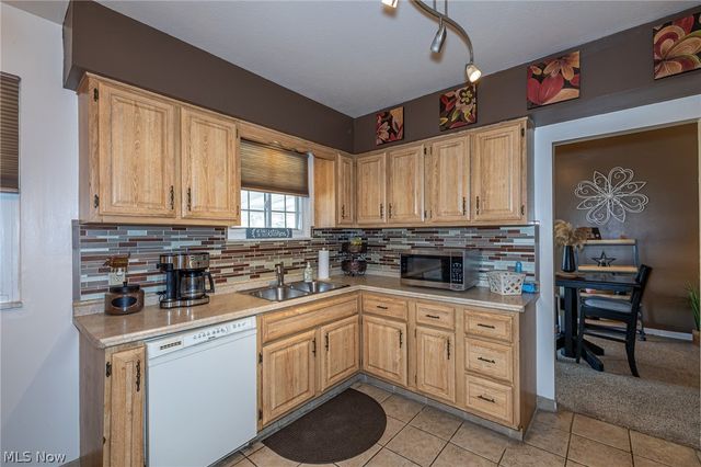 423 E Decker Drive, Seven Hills, OH 44131