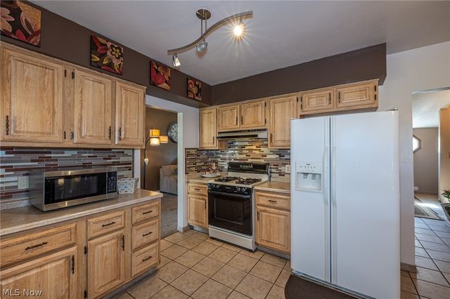 423 E Decker Drive, Seven Hills, OH 44131