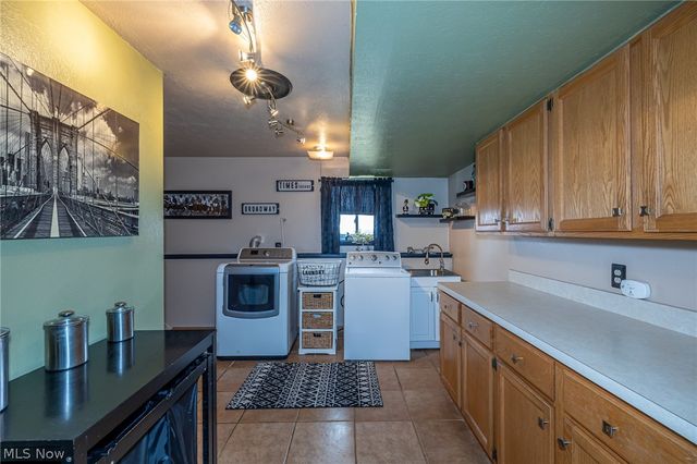 423 E Decker Drive, Seven Hills, OH 44131