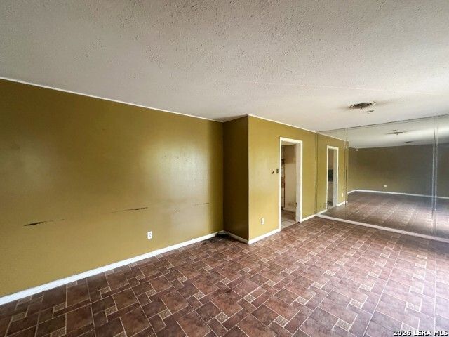 3446 Chateau Dr, San Antonio, TX 78219