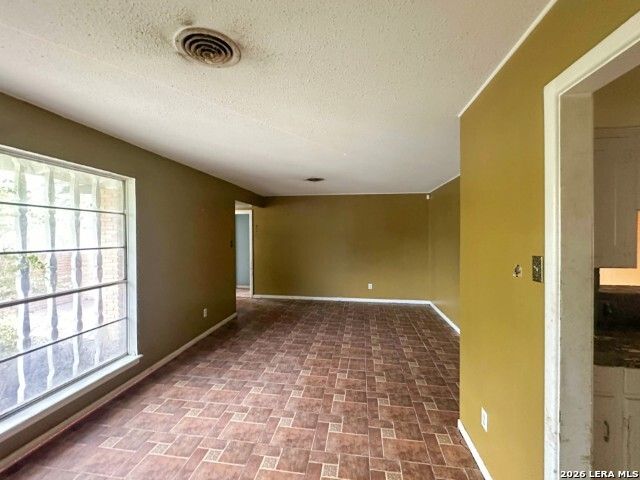 3446 Chateau Dr, San Antonio, TX 78219