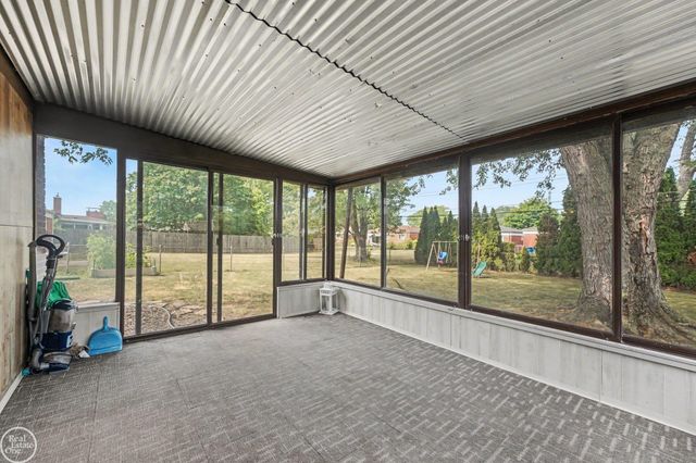 30419 Eiffel Avenue, Warren, MI 48088