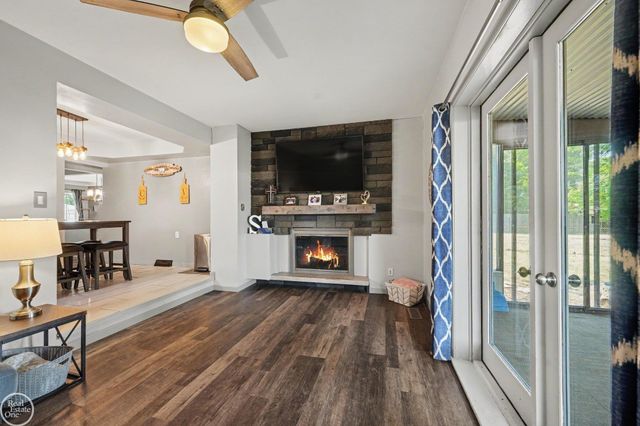 30419 Eiffel Avenue, Warren, MI 48088