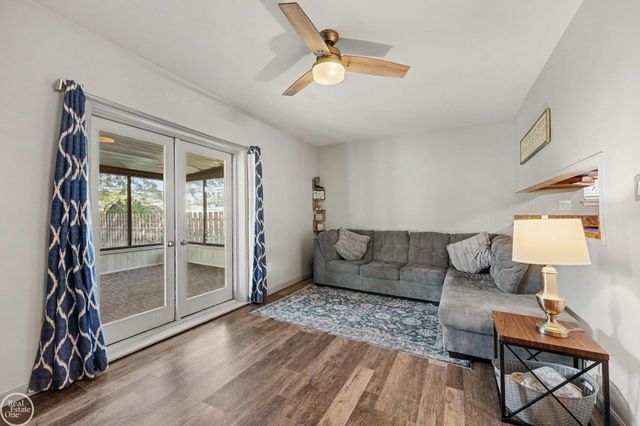 30419 Eiffel Avenue, Warren, MI 48088