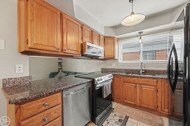 30419 Eiffel Avenue, Warren, MI 48088