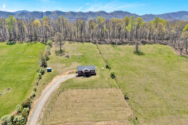 8350 Newport RD, Catawba, VA 24070