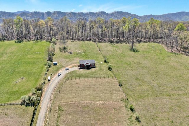 8350 Newport RD, Catawba, VA 24070