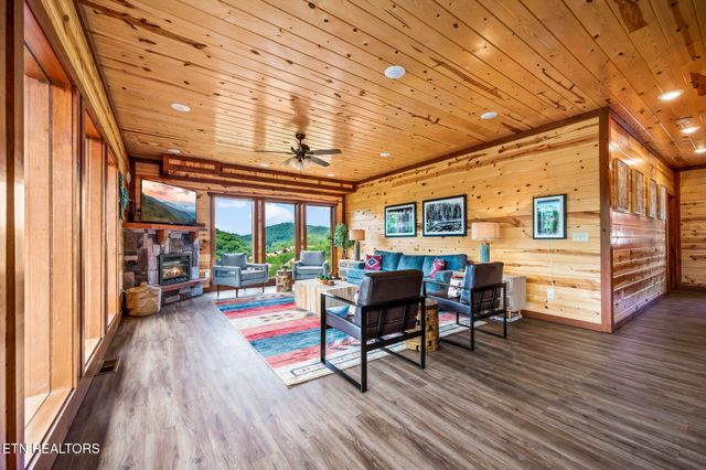 3303 Grace Way, Sevierville, TN 37876