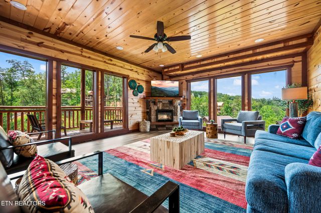 3303 Grace Way, Sevierville, TN 37876