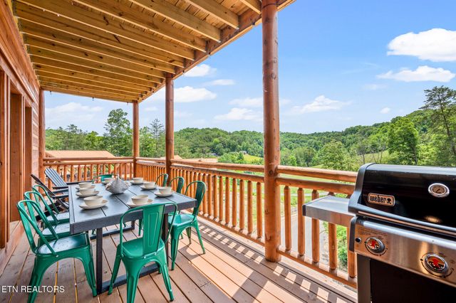 3303 Grace Way, Sevierville, TN 37876