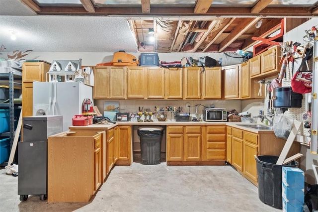 8910 Lexington Avenue, De Soto, KS 66018