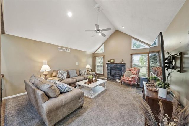 8910 Lexington Avenue, De Soto, KS 66018