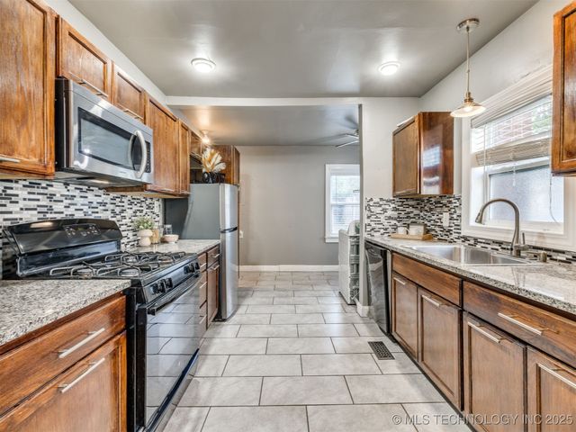 2432 N Boston Avenue, Tulsa, OK 74106