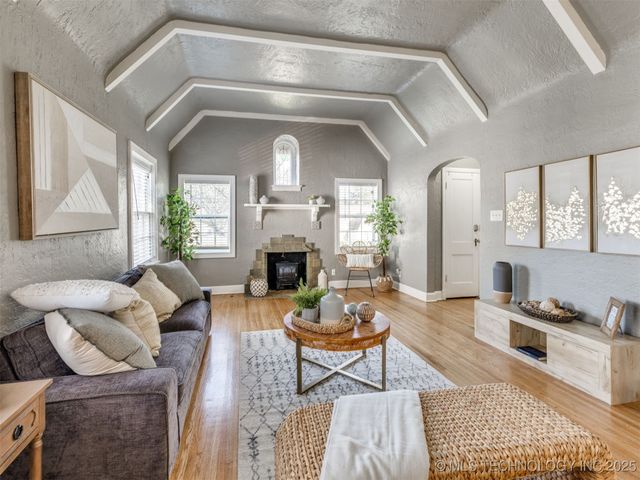 2432 N Boston Avenue, Tulsa, OK 74106