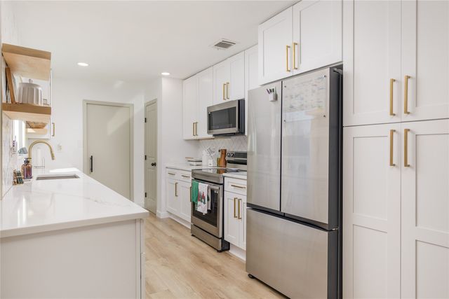 3835 Ruidosa Avenue, Dallas, TX 75228