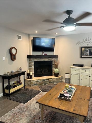 62 E Calle La Sombra, Camarillo, CA 93010