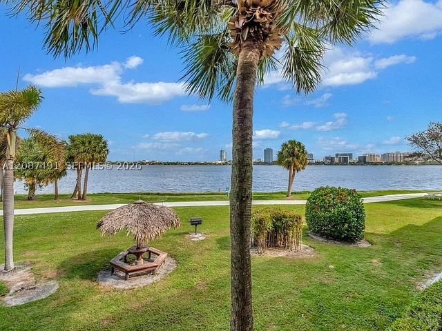 714 Executive Center Dr 28, West Palm Beach, FL 33401