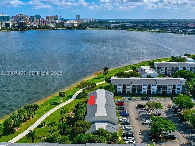 714 Executive Center Dr 28, West Palm Beach, FL 33401