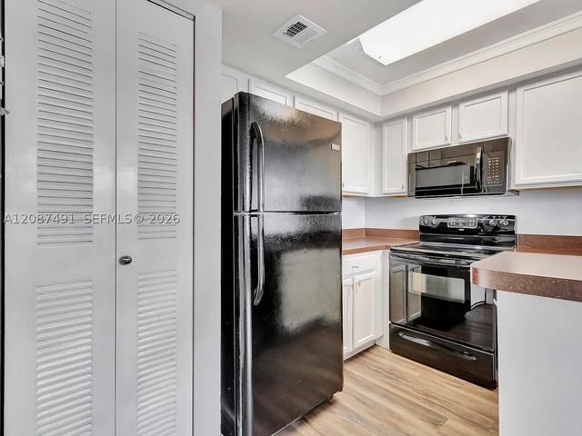 714 Executive Center Dr 28, West Palm Beach, FL 33401
