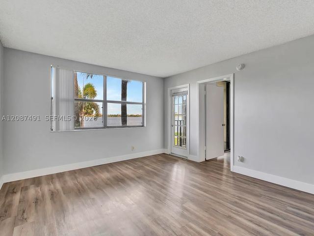 714 Executive Center Dr 28, West Palm Beach, FL 33401