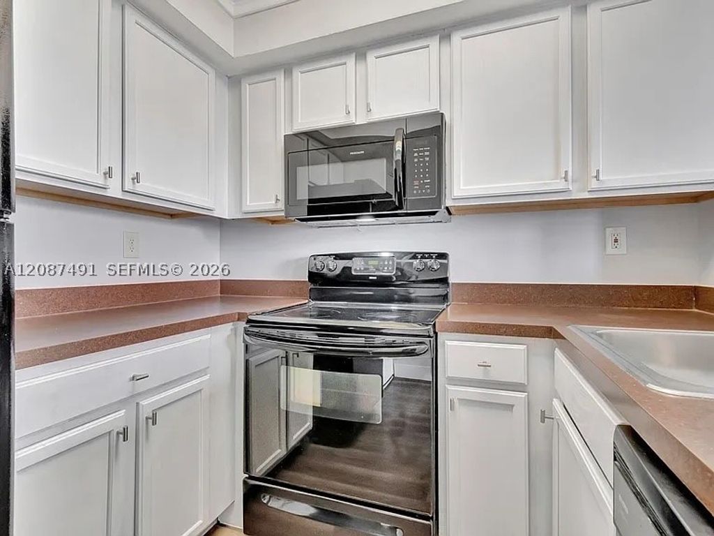 714 Executive Center Dr 28, West Palm Beach, FL 33401