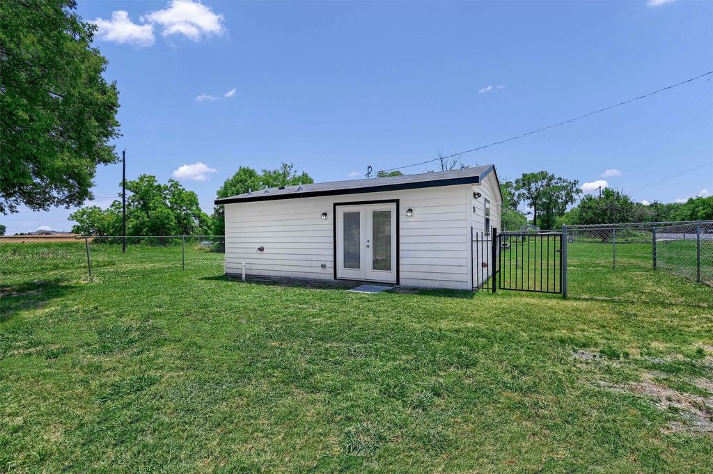 701 S Denny Street, Howe, TX 75459