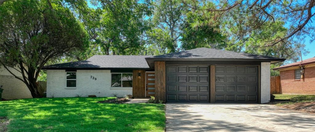 729 Oakwood Avenue, Hurst, TX 76053 — exterior