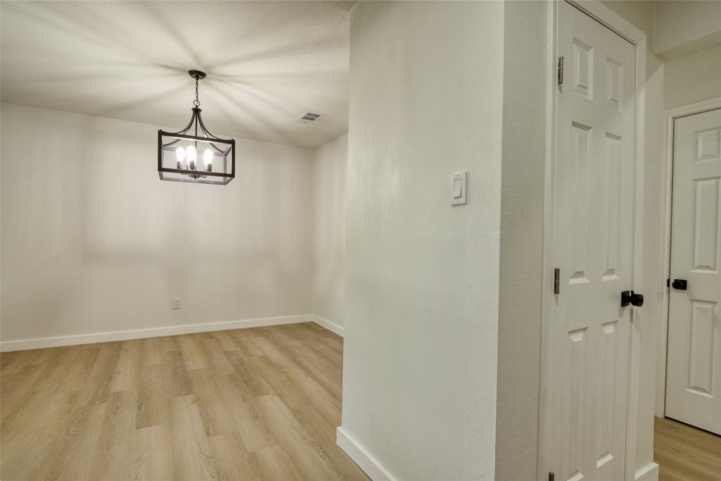 729 Oakwood Avenue, Hurst, TX 76053 — photo 3