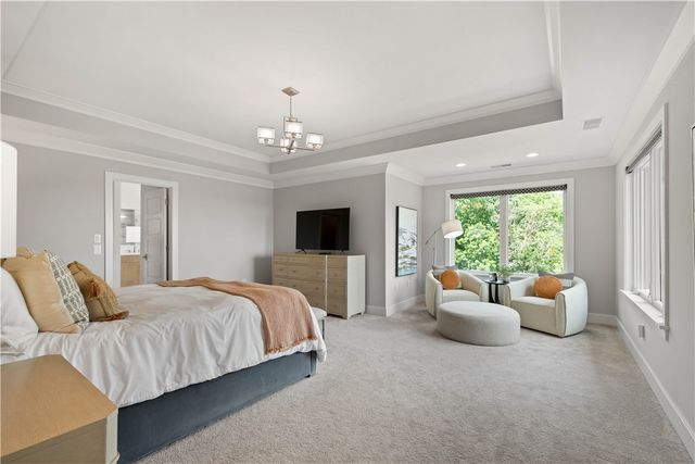 9810 Sumner Dr, Mccandless, PA 15101