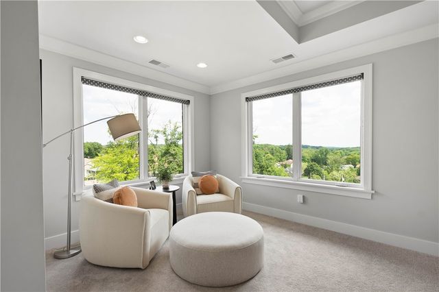 9810 Sumner Dr, Mccandless, PA 15101