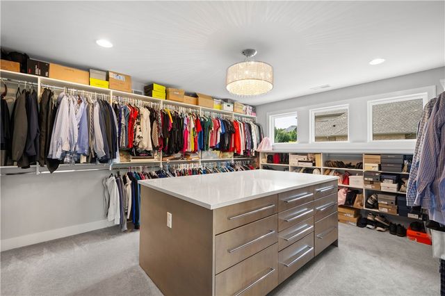 9810 Sumner Dr, Mccandless, PA 15101