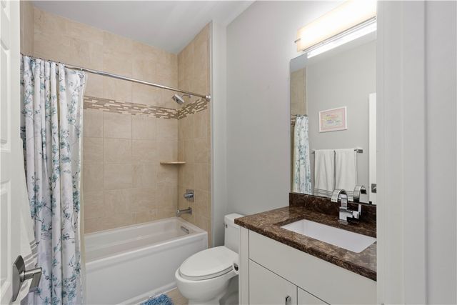 9810 Sumner Dr, Mccandless, PA 15101