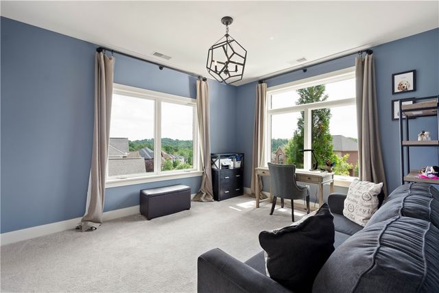 9810 Sumner Dr, Mccandless, PA 15101