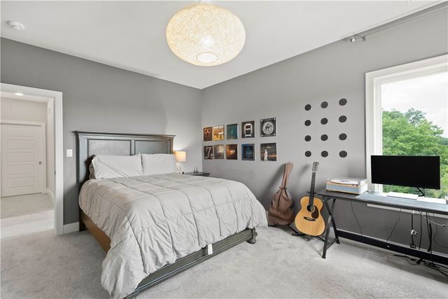 9810 Sumner Dr, Mccandless, PA 15101