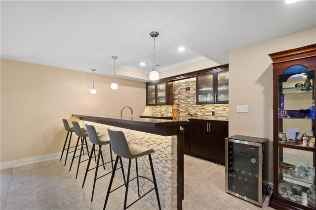 9810 Sumner Dr, Mccandless, PA 15101