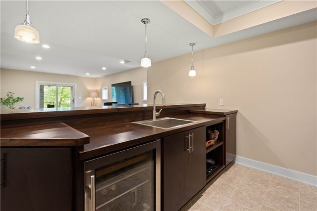 9810 Sumner Dr, Mccandless, PA 15101